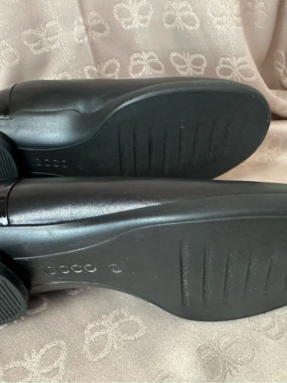 Ecco Women's Black Leather Round-Toe Ballet Flats